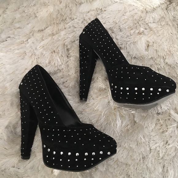 Shoes - Black Studded Faux Suede Platform Pumps Size 7